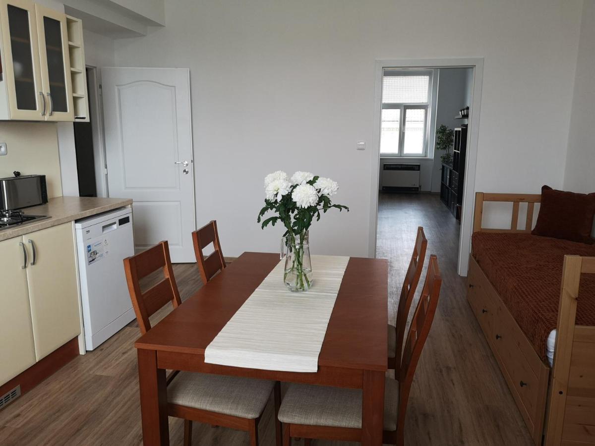 Fine Apartment In Centrum Of Slany With Aircondition Eksteriør billede